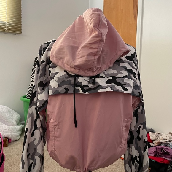 Windbreaker - Picture 2 of 4